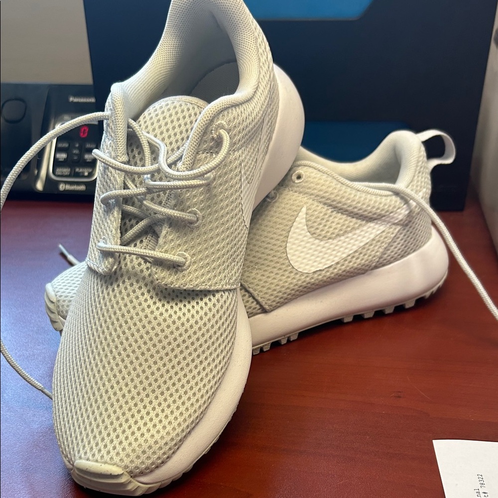 Brand new Nike golf shoes